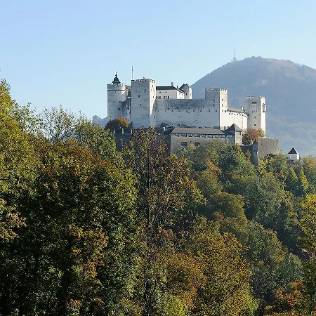 Forsthaus.4 * Strobl